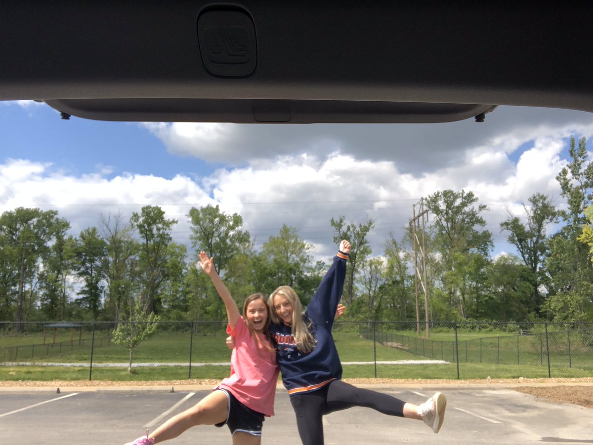 _apf10_'s tweet photo. I had @ChickfilA and I finally saw my best frienddddd!!! What a 10/10 day. https://t.co/6JFM638ba4