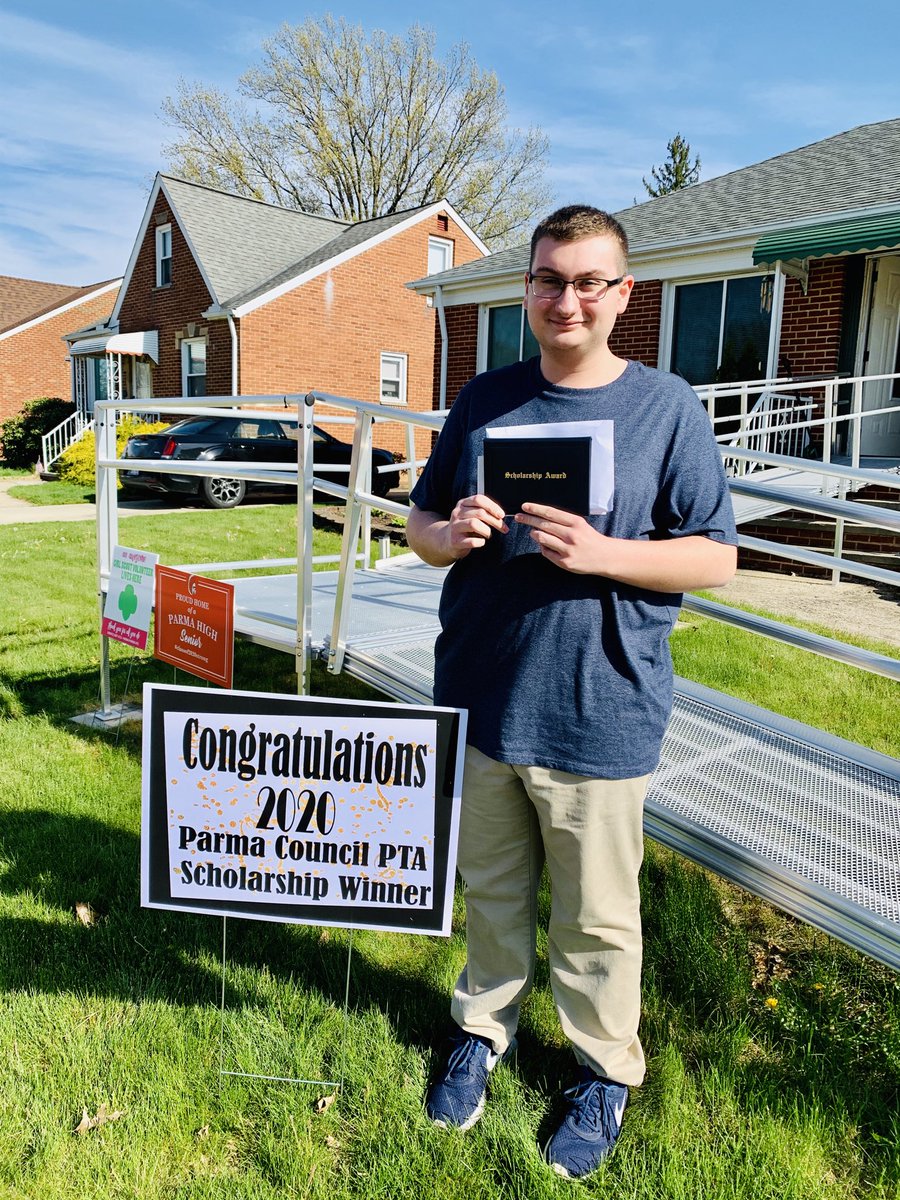 PCSDparmasenior's tweet photo. Congrats to Josh Bailey who was awarded the PSH Redmen Scholarship! After graduation, Josh will be attending Kent State and majoring in Journalism. https://t.co/Kpy2mdRwtb