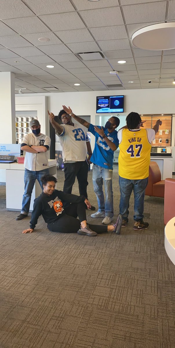 KelvinKing1986's tweet photo. Squad repping for Sports Day. Had to show off the King Sr jersey😂😂😂  #GLMSpiritWeek #Darksiders https://t.co/eUDVv3eShN