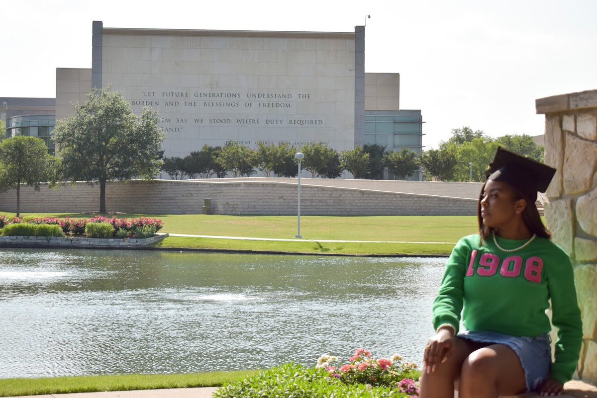BJanae__'s tweet image. “And so it was, that she, having waited long and endured patiently, realized and obtained what God had promised.” Hebrews 6:15 ✨

THE Texas A&amp;amp;M University 
B.S. in Psychology 🎓

To my guardian angel: Daddy, I did it! Almost a college graduate &amp;amp; I hope I’m making you proud 💗