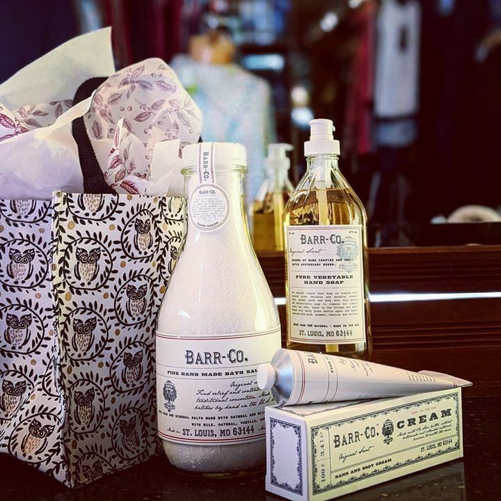 UncommonScents's tweet photo. What to give Mom!....Bath salts and Mineral soak,  made in small batches.   Compliment this gift with hand soap and moisture cream in the same warm original scent from Barr Co. Present this collection in a canvas gift bag ready for reuse! All of this, just for Mom! https://t.co/camcdCce1q