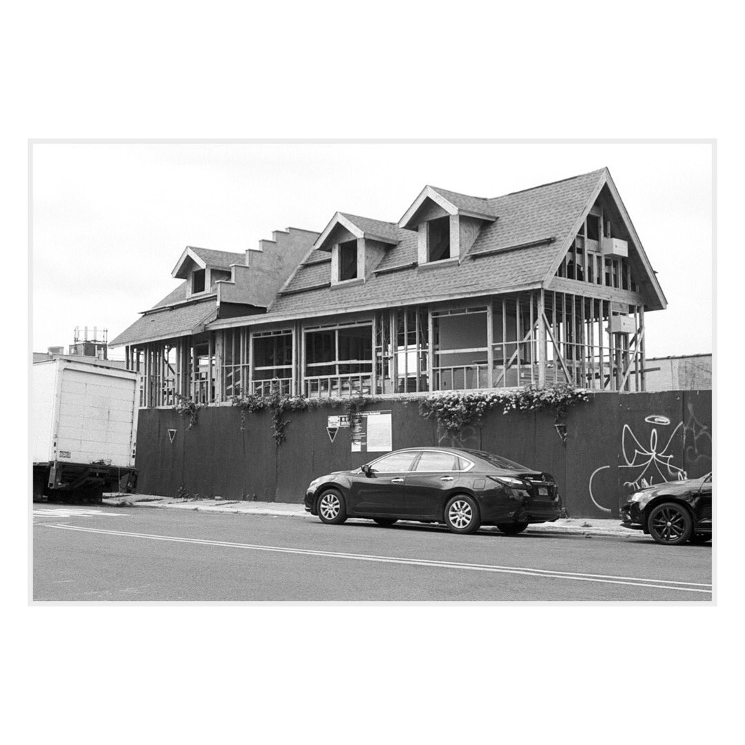 jovany_sj's tweet image. A few black and white photos taken around the neighborhood last year. #Filmprocess #photography #filmphotography #filmisnotdead #kodak #pentax #bwfilm #35mm #queens @kodak