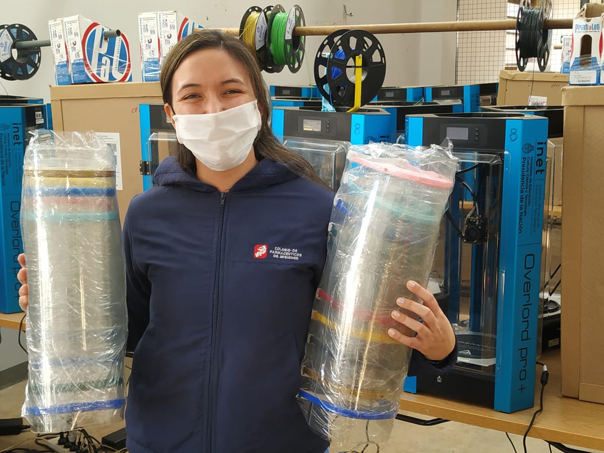 9200 protectores faciales entegados en toda la provincia. Hecho en las escuelas técnicas. Gracias a cada docente por su aporte.  <a href="/miguel_sedoff/">Miguel Sedoff</a> <a href="/Ayala_DiegoM/">Diego Ayala</a> <a href="/jalbertogalarza/">Juan Alberto Galarza</a> <a href="/rovira_carlos/">Carlos Rovira</a> <a href="/OscarAlarconMis/">Oscar F Alarcón</a> <a href="/herrerayflia/">Oscar Herrera Ahuad</a>