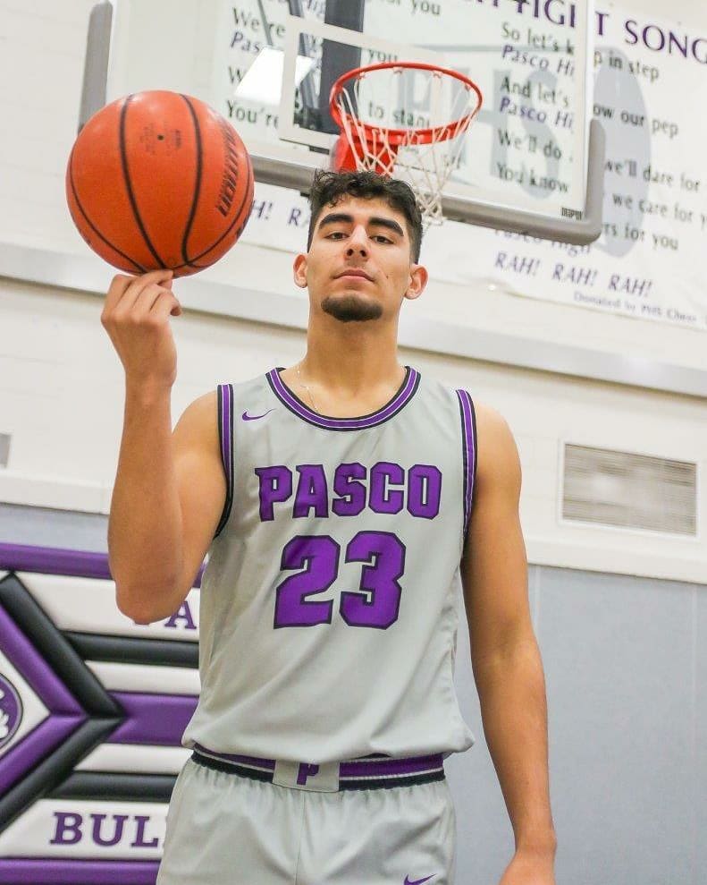 florentino5012's tweet photo. Proud Parents of @nick_g81 accomplishments.Self driven,motivated,hard worker.Grad from @PascoHighSchool Will play Basketball at next level for @CBCollege THANKS to H.Legard for yard sign. 
@iampurplepride @pascoathletics @pascodogpound @pascohoops @PascoHighFB 
@PascoTrack https://t.co/yYaHShAglx