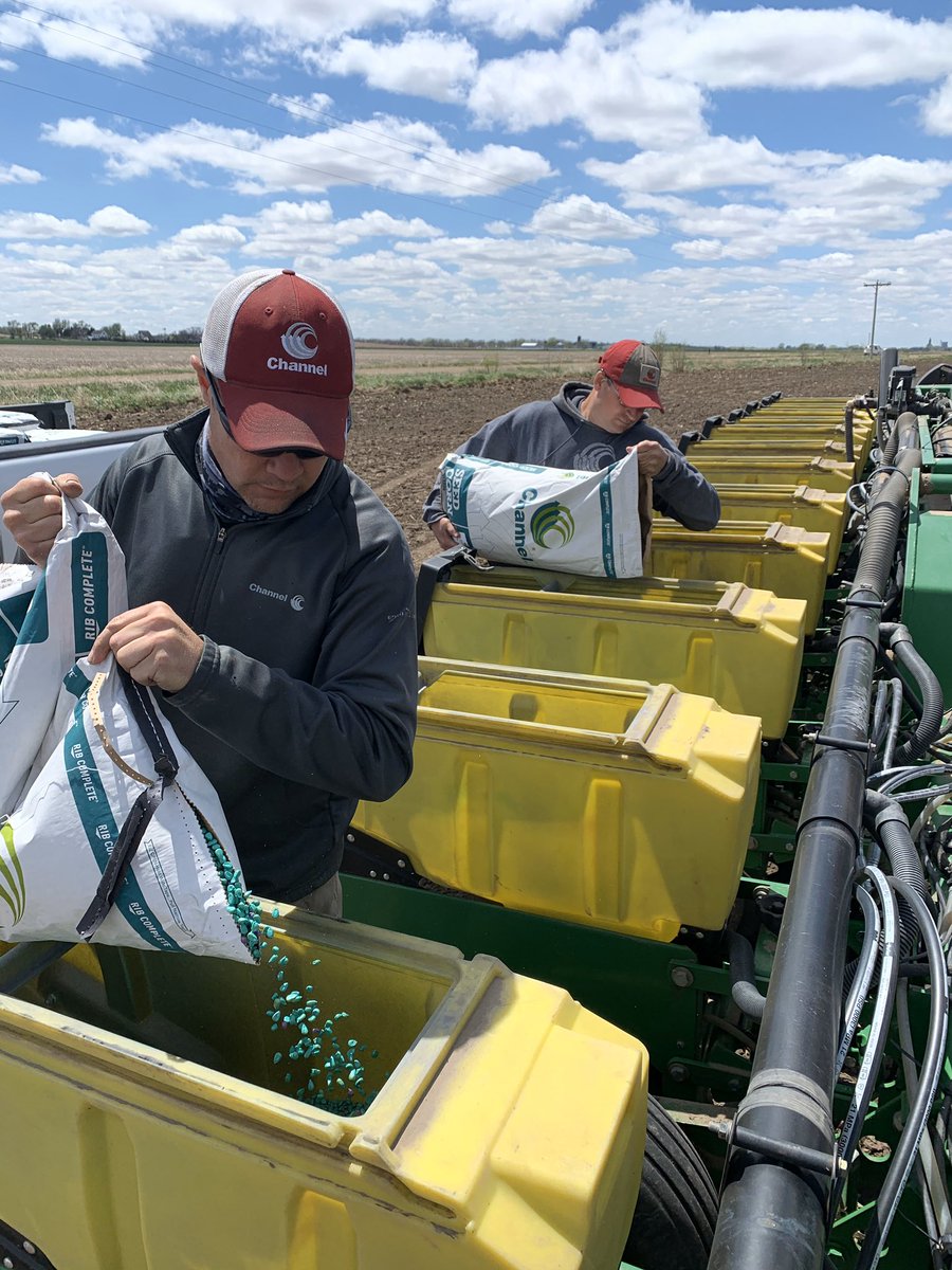 Another run to help finish off field and #plant20
Thanks <a href="/RuggedCornMan/">Troy Hiebner</a>