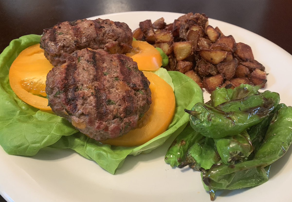 HDSBMarkuciE's tweet photo. Juicy homemade sliders, crispy home fries &amp; the exciting gamble of grilled Shishito peppers (1 in 10 have heat - May the Odds b Ever in ur Favour!)  @AltonVillagePS @HaltonDSB @HdsbWellness #hdsbstillconnected https://t.co/5vT25VYQvQ