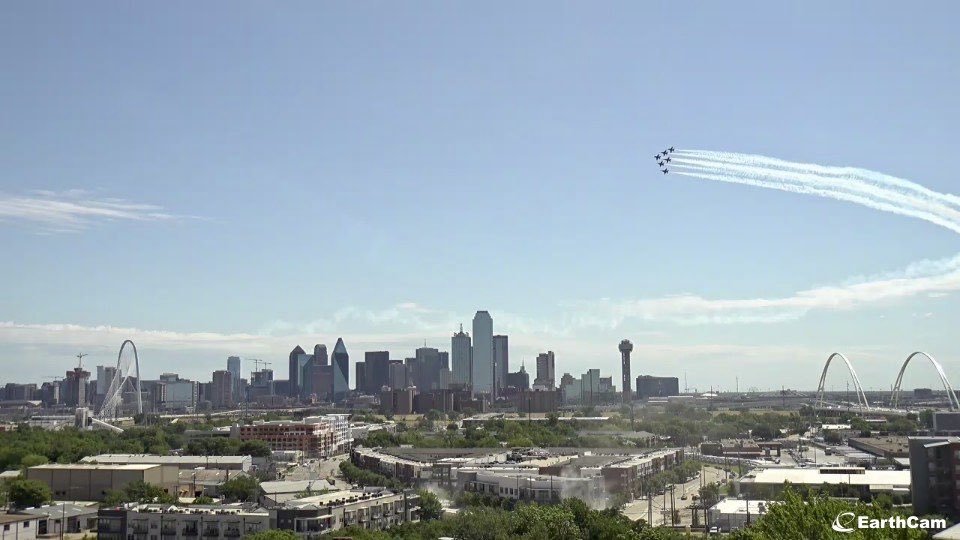 EarthCam's tweet photo. Check out this image that our #EarthCam captured of the @BlueAngels flying over #Dallas, TX today! So amazing 👏👏 #BlueAngelsFlyover   
https://t.co/ALgDS3ClB9 https://t.co/Mt6aIEiUUn