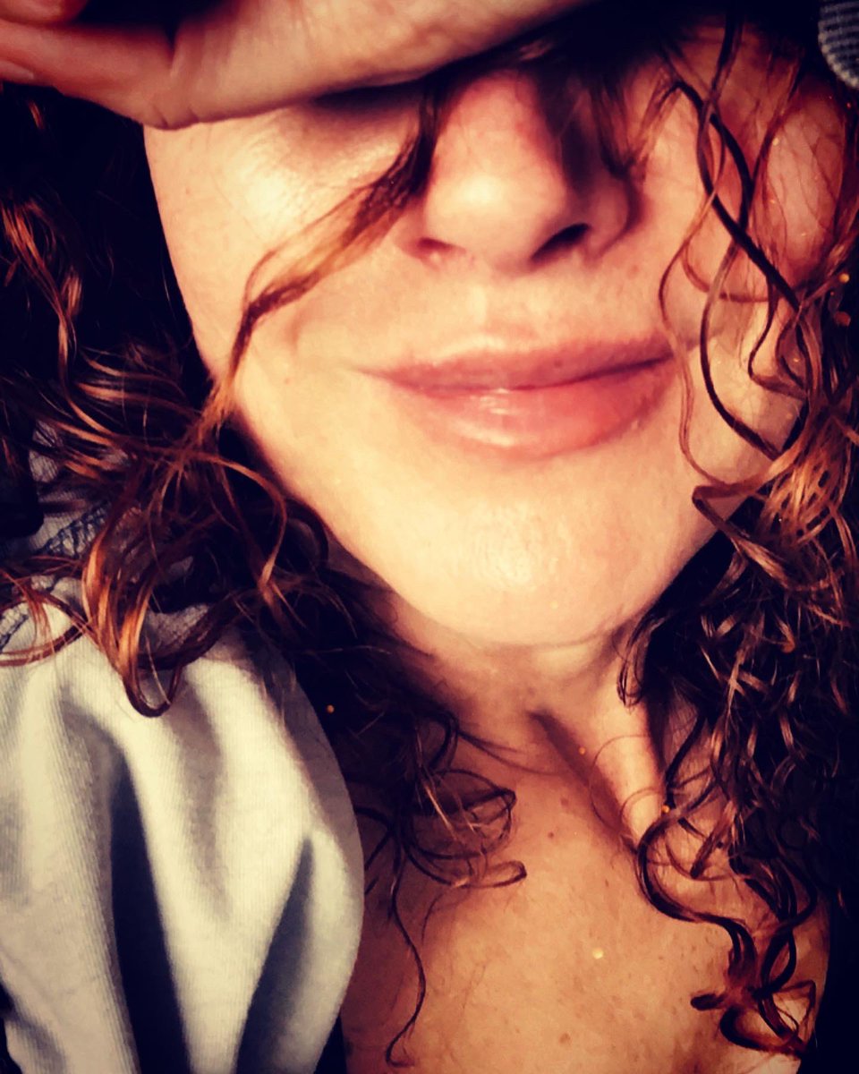 Susana_Lozano's tweet photo. Ya les había contado que mi cabeza es un carrito de #rollercoaster 🎢... y así... curvas inesperadas en cualquier momento... hoy, como que ando en el #ratonloco traca traca traca ... no me vaya a salir del camino 😳🤣😂 #muchaprisa #pocoagarre #yolo #montañarusa #susanalozano https://t.co/OakpmqLETt