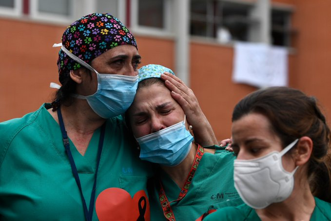 MariaBi63155744's tweet photo. At least 260 nurses have died from COVID-19.

A nurses association says over 90,000 health workers have been infected globally — but that is an undercount, as most governments are not tracking.

"It looks to us as though they are turning a blind eye."
#NationalNursesDay2020 https://t.co/G7nyVDQ4dU