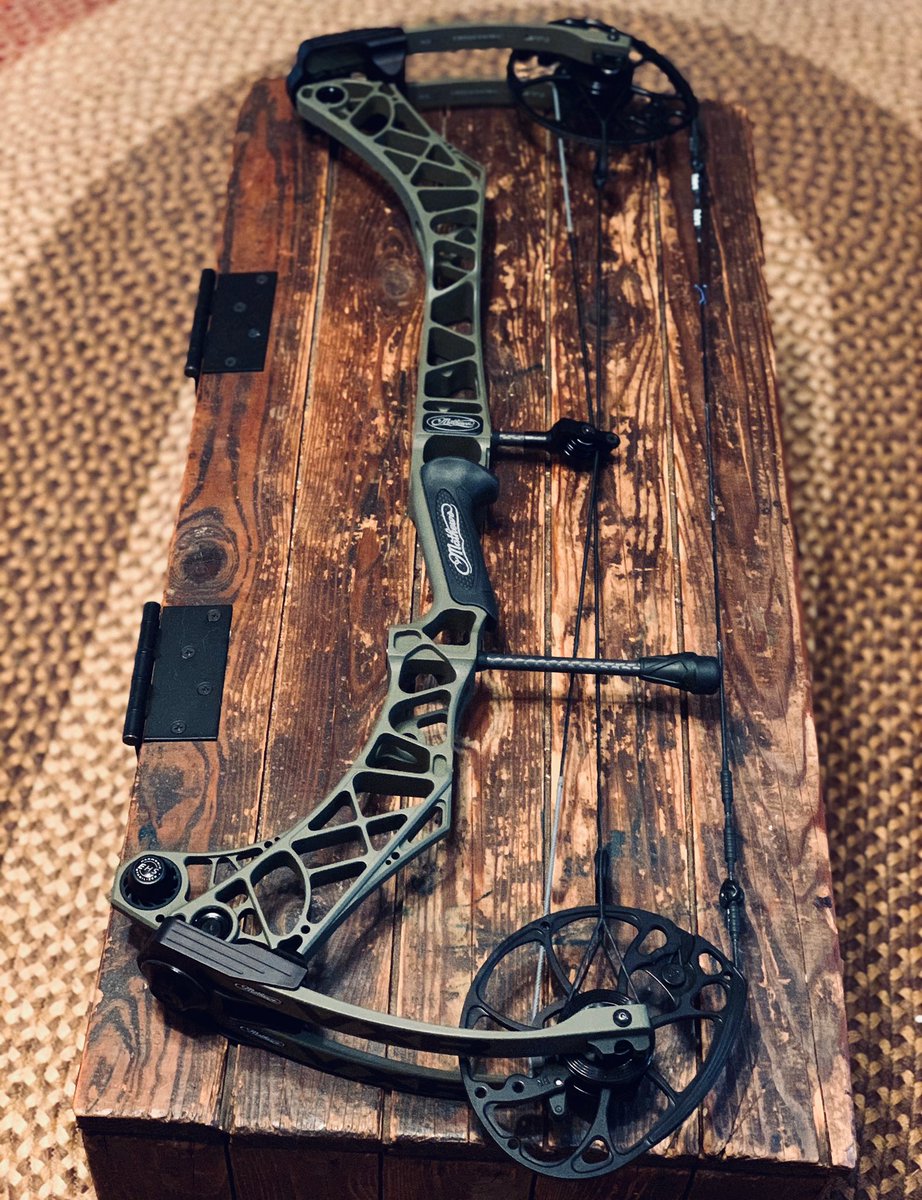 ReSiDeNtRiZzLe's tweet photo. After 10 years shooting Hoyt I finally made an upgrade. The new @Mathews_Archery VXR 31.5. Ambush Green. ๐ Time to get some new accessories!! #TeamMathews https://t.co/j6X4LJY4hU