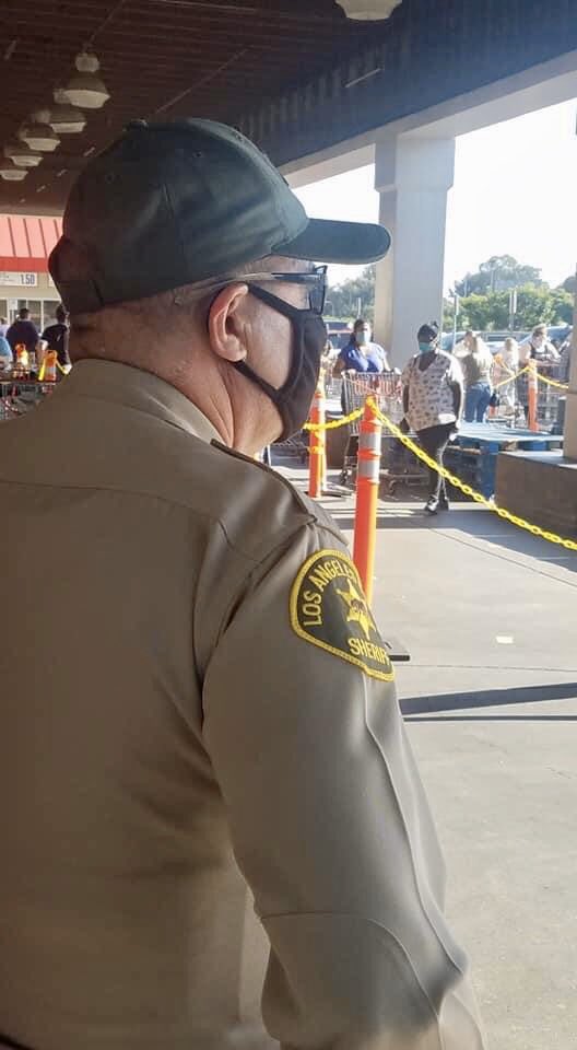 LASD Reserve Deputies do SAR, patrol, posse, investigations and boat &amp; copter ops. Last year they worked 160,000hrs+ saving the county OVER $6M!!! Pic is a Reserve working pandemic patrol.  Info here:lasd.org/careers/reserv… <a href="/LASDHQ/">LA County Sheriffs</a> <a href="/LASDMurakami/">Tim Murakami</a>