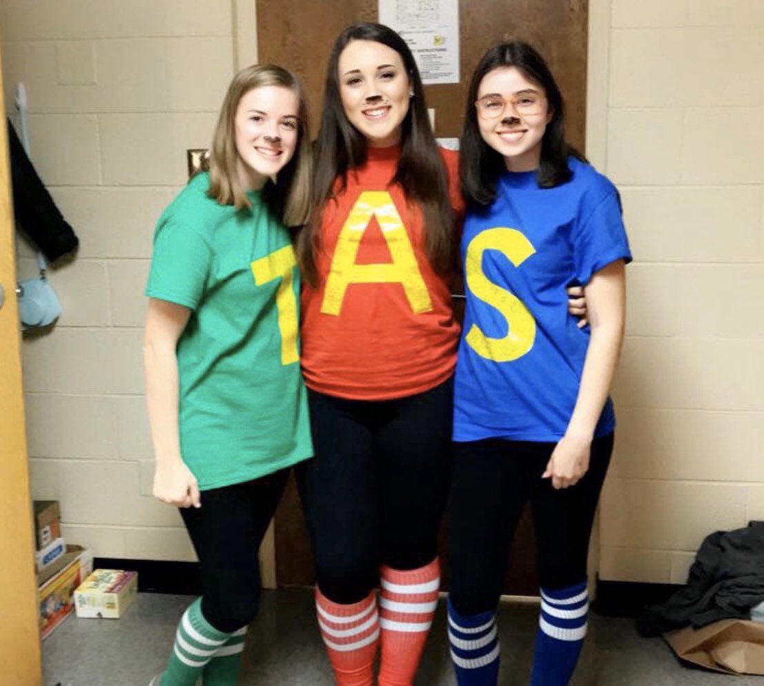 zim_rach's tweet photo. S/O to my girl @malthomp55 for graduating a whole YEAR early DURING A PANDEMIC. Love you bunches Mal Pal💕☺️ https://t.co/YFOotFRRj4