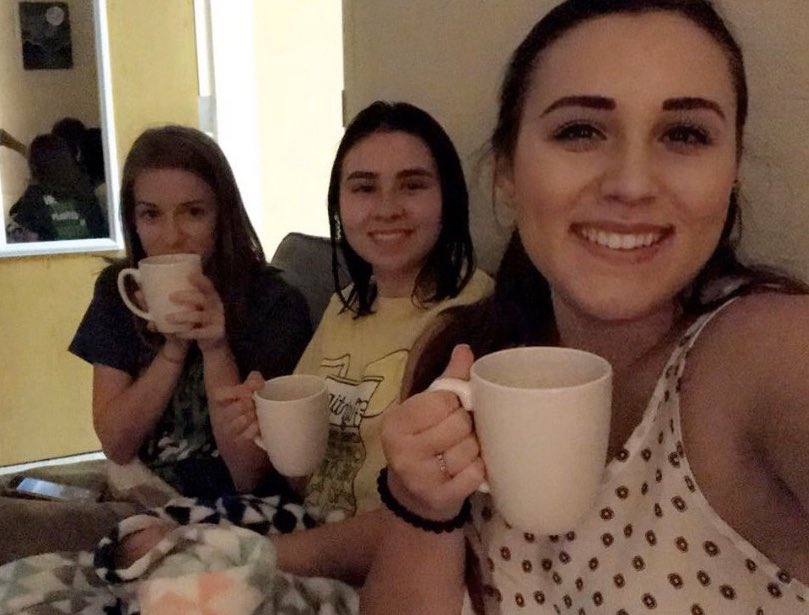 zim_rach's tweet photo. S/O to my girl @malthomp55 for graduating a whole YEAR early DURING A PANDEMIC. Love you bunches Mal Pal💕☺️ https://t.co/YFOotFRRj4