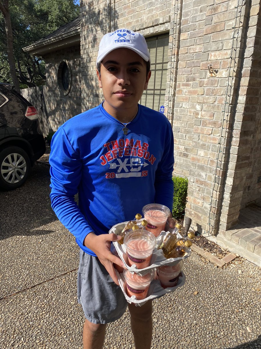 LoudaVett's tweet image. Boy where’s your ID?!  #PartyTime #Almost18