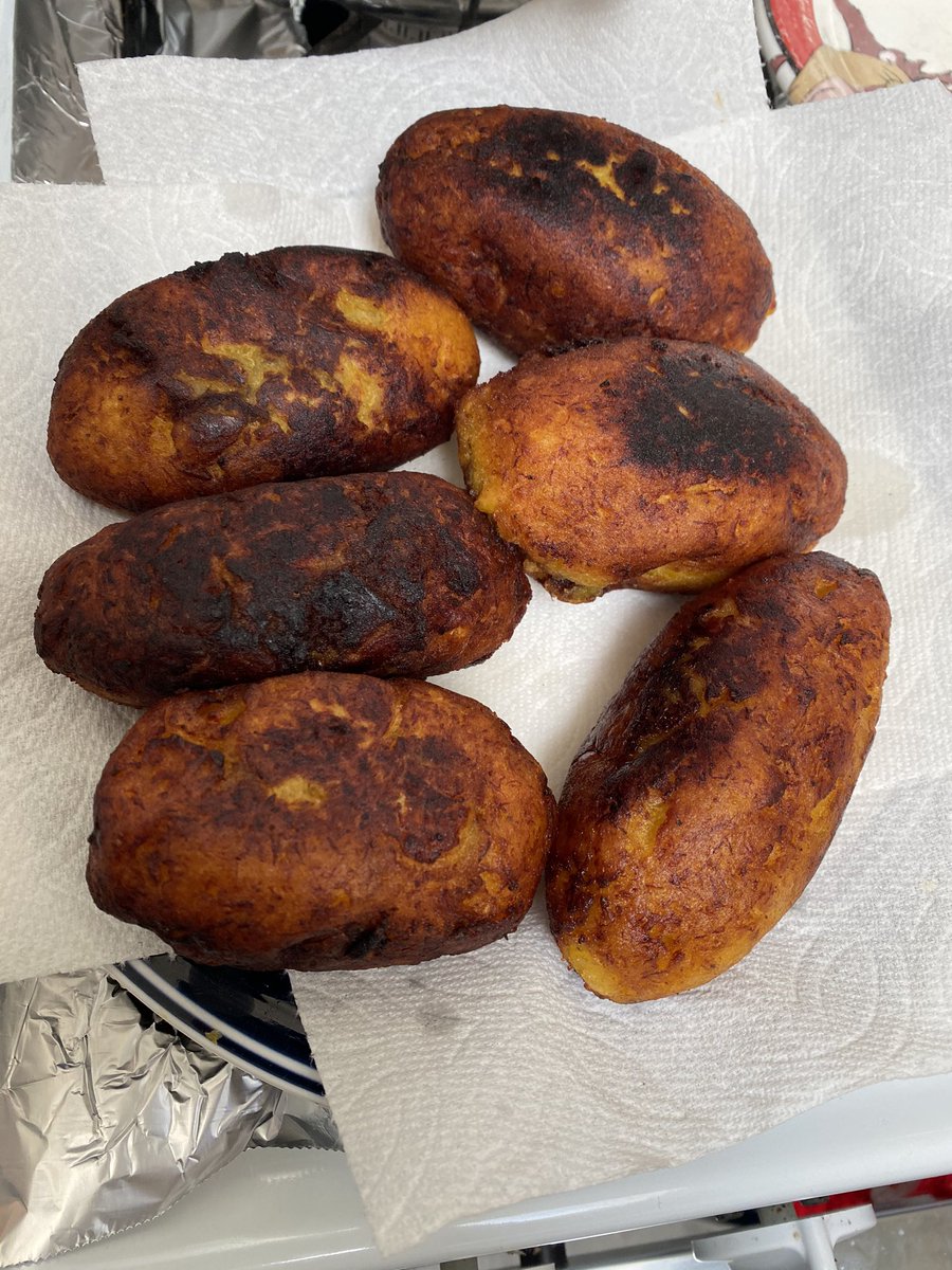 Amigos mexicanos, argentinos o de cualquier otra parte, les presento algo llamado Rellenitos🤤🤤🤤 Un antojito típico de Guatemala🤤🤤