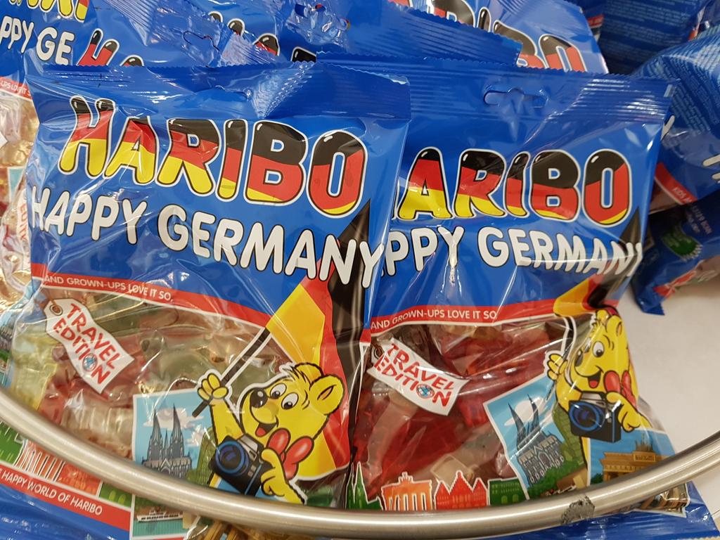 美味しいドイツを伝え隊 レシピ本 在欧手抜き料理帖 出版 5月6日はゴムの日だつたのですね ゴムはドイツ語でグミ お菓子のグミを開発したのはおなじみharibo 故郷ボンのハリボーストアには何十種類ものグミのほか可愛いグッズもいっぱいでファンには