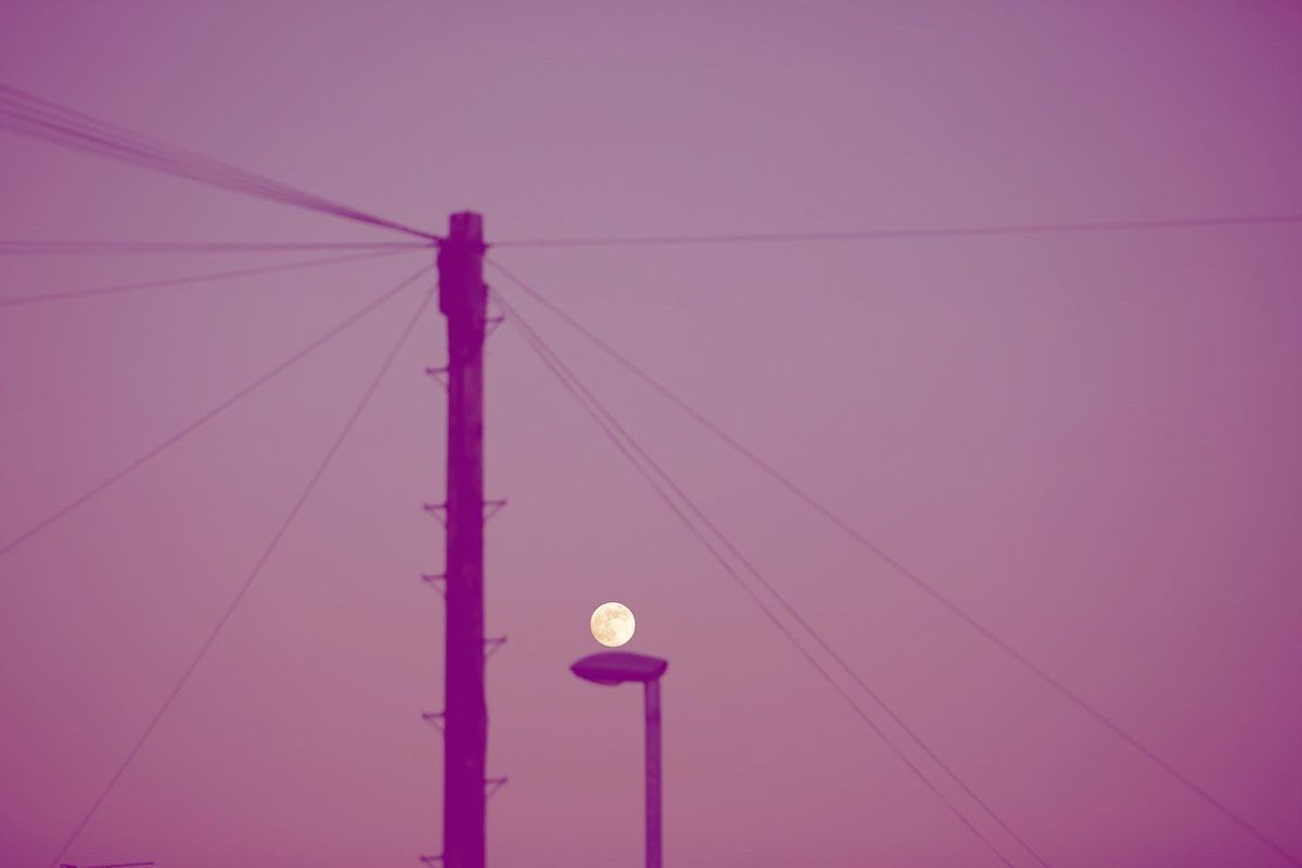 5seanmullan's tweet photo. P U R P L E — N O O N #moon #phull https://t.co/Lavpvww6yl