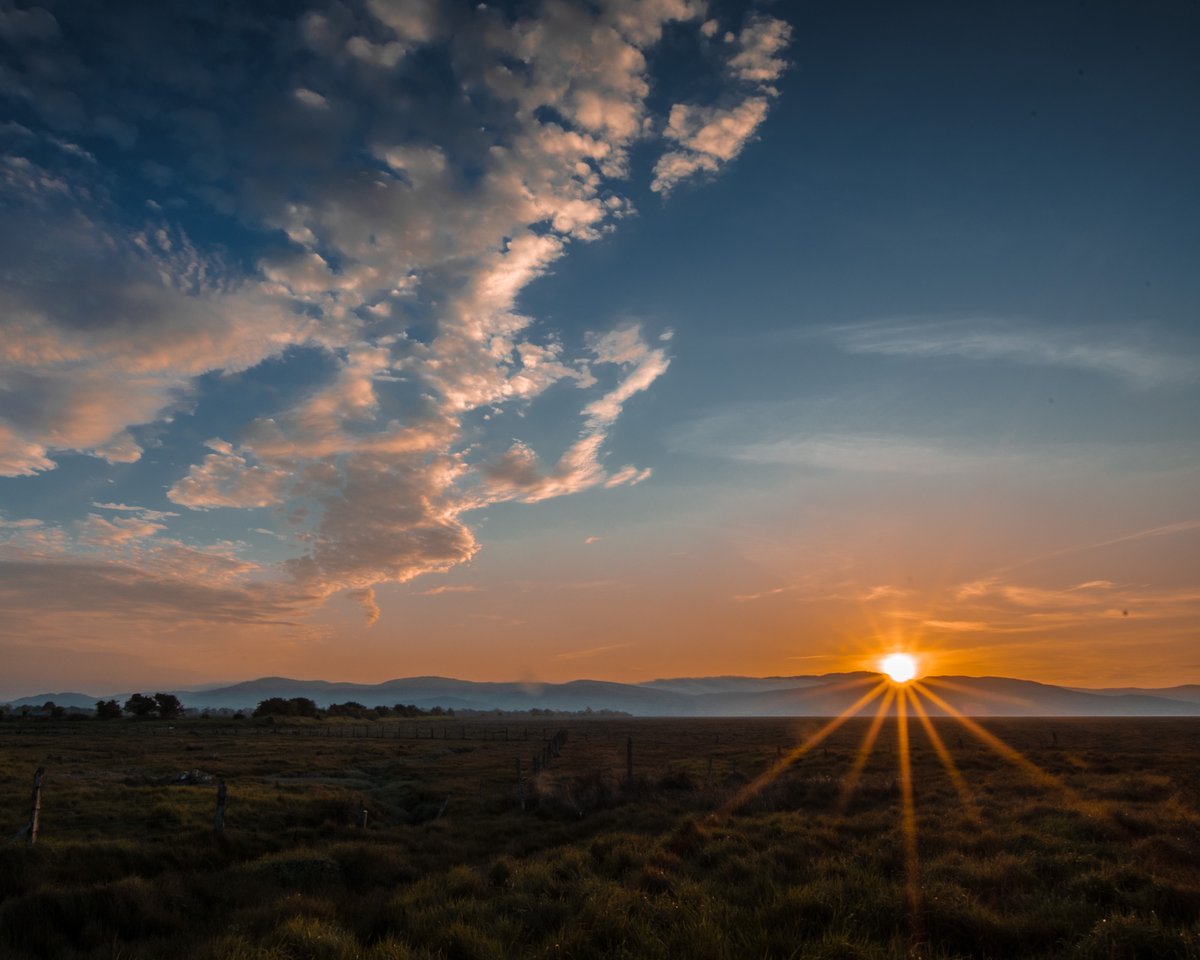 murphy_kieran's tweet photo. Sunrise at the Loakers, Blackrock, Louth, from 2 years ago https://t.co/MZEC57m245