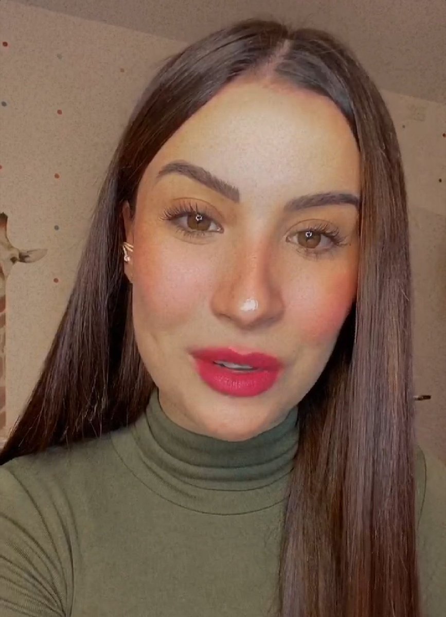 nandacomment's tweet image. ela tá linda e de cabelo grande