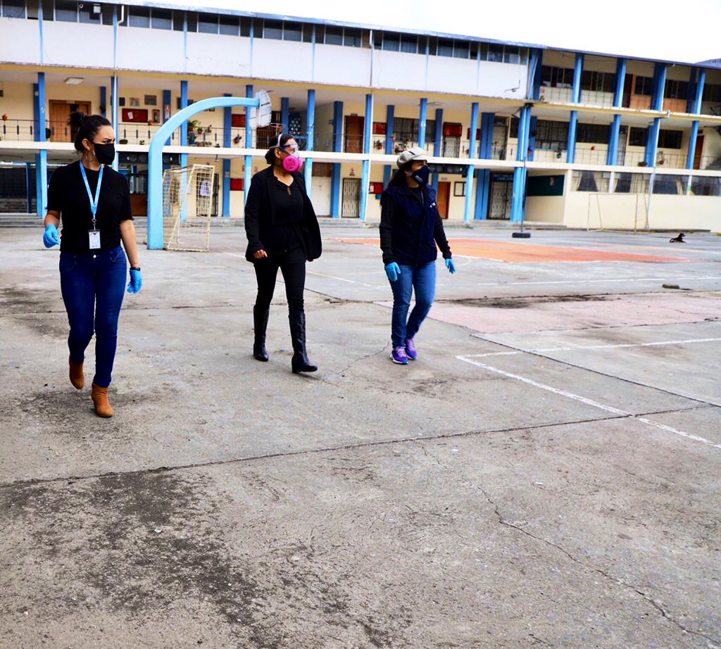 La #AlimentacionEscolar llegará a 26.081 estudiantes del régimen Sierra. Nuestro agradecimiento a estudiantes, maestros y padres de familia por el apoyo voluntario en el proceso de distribución.
 
<a href="/magdasalazarg/">Magda Salazar</a> 
<a href="/monserratcream1/">Monserrat Creamer</a> 

#EnLojaNosCuidamosTodos