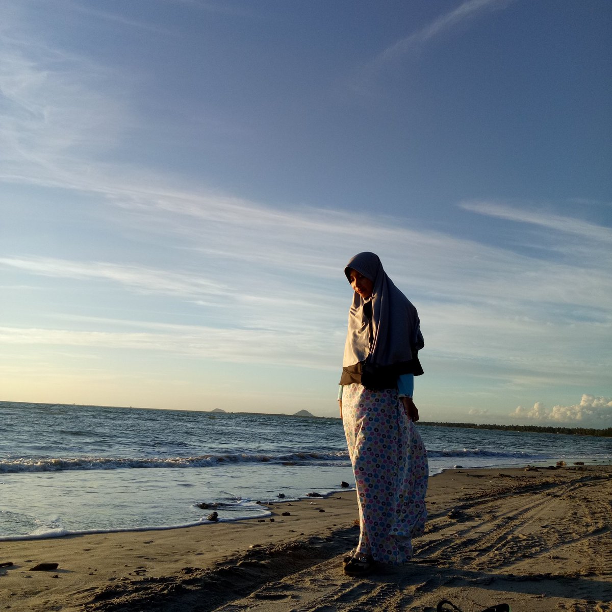 RinaYuliawati11's tweet photo. Jangan coba coba tanya pilih gunung atau pantai, semua sama, tergantung gimana cara kita menikmati dua keindahan yang berbeda ๐
#FolloMe
#folloback
#follo4folloback
#1000ADAY
#5000aday https://t.co/Lsx98KPVbo