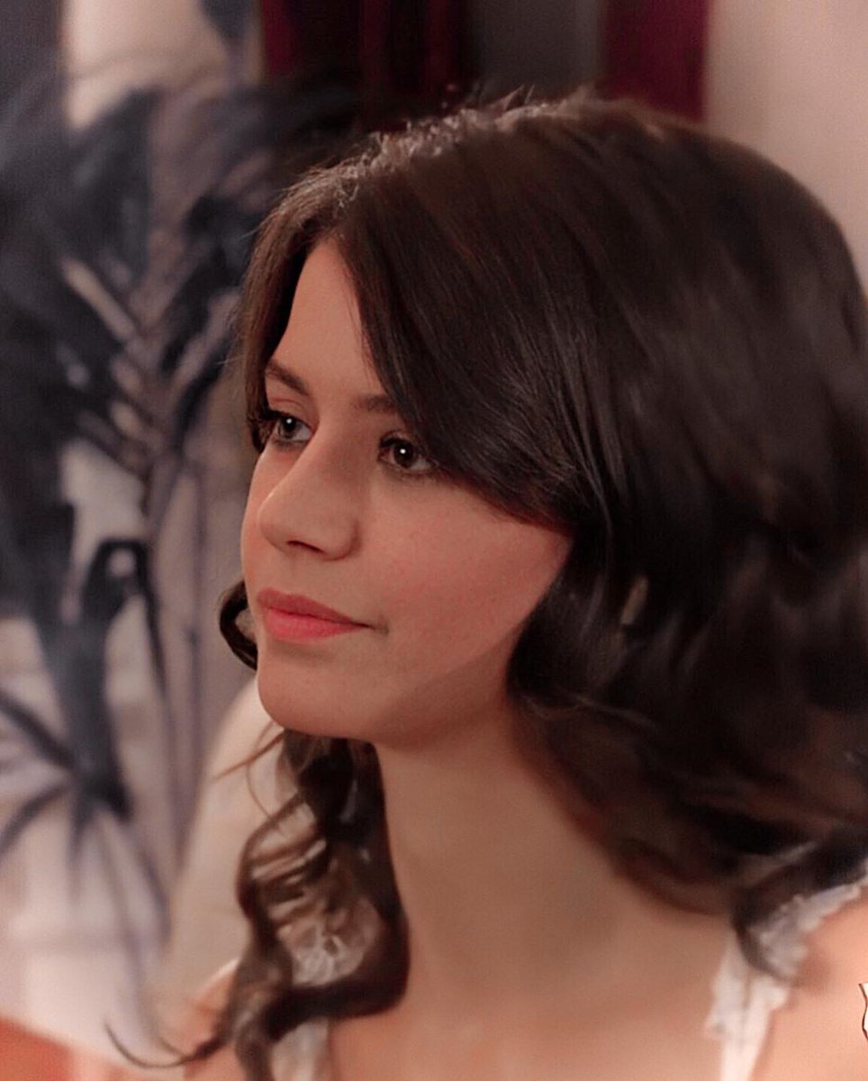 “A strong woman understands that the gifts such as logic, decisiveness, and strength are just as feminine as intuition and emotional connection. She values and uses all of her gifts.”❤️❤️❤️ #berensaat