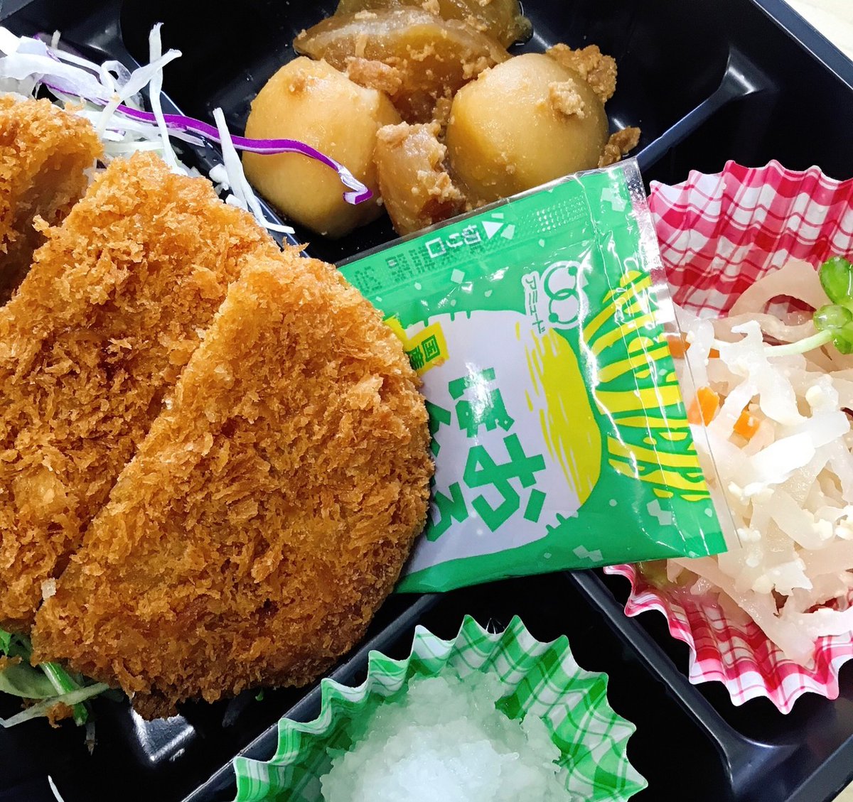 kougetsu_bento's tweet photo. おはようございます。こう月です。

こう月は本日からスタートです
皆様の胃袋を満たしにまいります。

GW自粛してましたか？？
私はスマホが不調で
必要に駆られ
イオンにお出かけしました。。

まぁ人がいな... 詳しくは https://t.co/SgW9XmriNN https://t.co/VdJGmeAGid