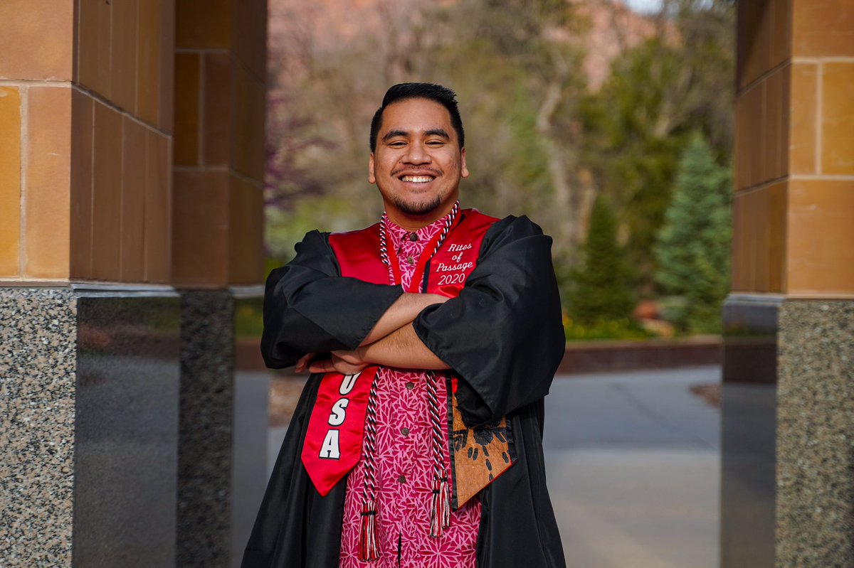 majesticshak's tweet photo. He’s a college grad 🤙🏾 https://t.co/5ROC5HhmiS