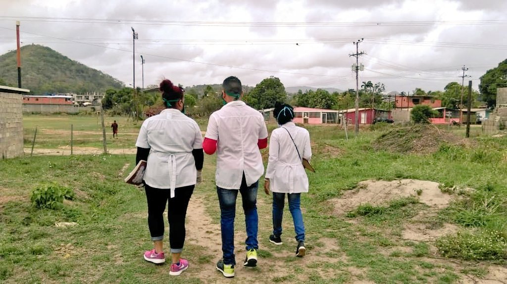 Cubacooperabol2's tweet photo. El pueblo venezolano con responsabilidad y disciplina apoya las medidas de cuarentena colectiva y social adoptadas por el gobierno bolivariano. 
#CubaPorLaSalud
#CubaCoopera 

@cubacoopera_ve 
@CamposYainer 
@SaumellB_Nela https://t.co/QNz8RdFmg9