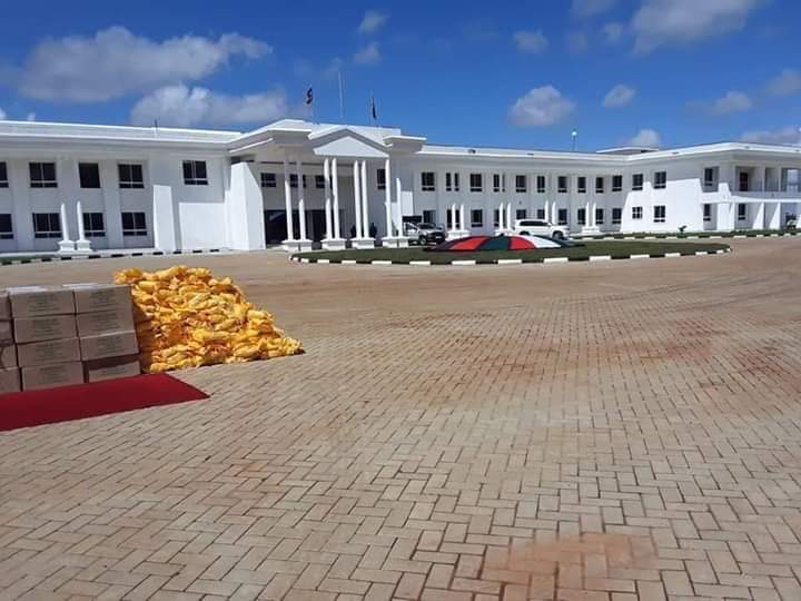 patricksafariR's tweet photo. Somebody tell governor Mutua that this should have been a cancer center,  industrial park or something that should bring change to machakos people.
This is a misplaced priority in a county where citizens can't access good health care, clean water and better roads.
What a pity. https://t.co/8C7G7MrJoG