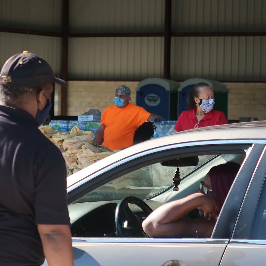 UnityGroupServ1's tweet image. U.N.I.T.Y Group Services Inc, in conjunction with FARM SHARE, and Friends Recycling hosted a drive-thru grocery and food distribution in Ocala, Saturday, May 1,2020 to help over 1,000 families affected by the #COVID19 #unity #unitygroupservices #thegoodsamaritan #freegrocery