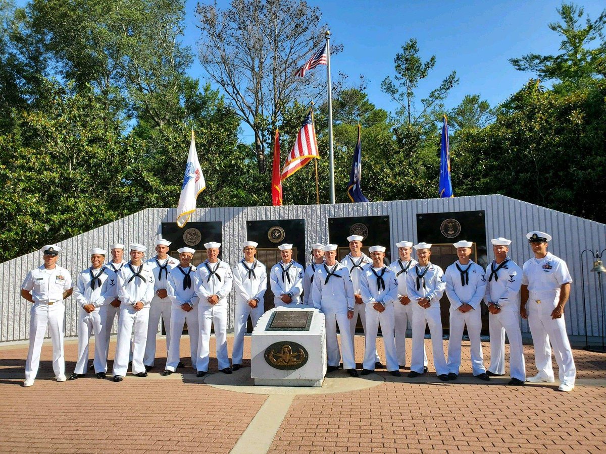 Taylor_Che21's tweet photo. I was supposed to be in Florida going to this handsome man of mines Navy EOD graduation but thanks to the Rona I got to watch it via Facebook live. So proud of his hard work, dedication and everything he has accomplished 🙌💕 https://t.co/7Wz528dCUP