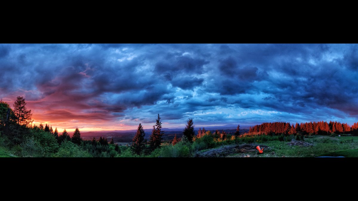 sed's tweet photo. Sunset. Seen on the fifth of May. #landscape #cloudscape #sunset #sundown #cascademountains #beavercreekoregon #epicset #rainbow #staythefuckhome #flattenthecurve #cincodemayo https://t.co/nOReY4kPdf