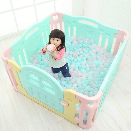 This is a fantastic, versatile play pen which can be used in so many ways at home. It is easy-to-adjust panels are fantastic as they can suit any type of home layout, and can be placed in any area or room around the home.

baby-direct.com.au/ifam-marshmall…