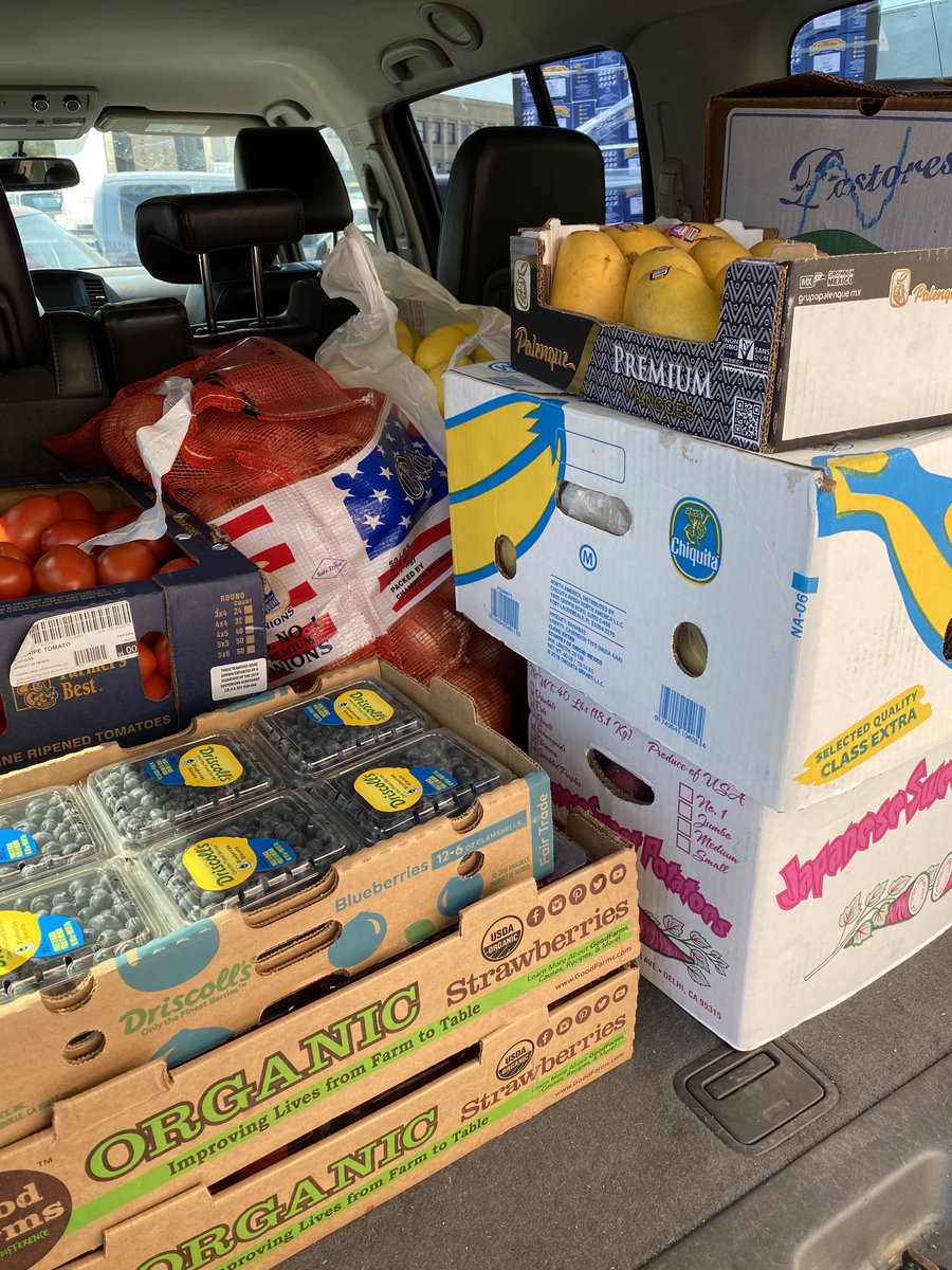 MrkProduce's tweet photo. Live action shot. "Premium/Organic" everywhere. https://t.co/qlz8VcUC1a