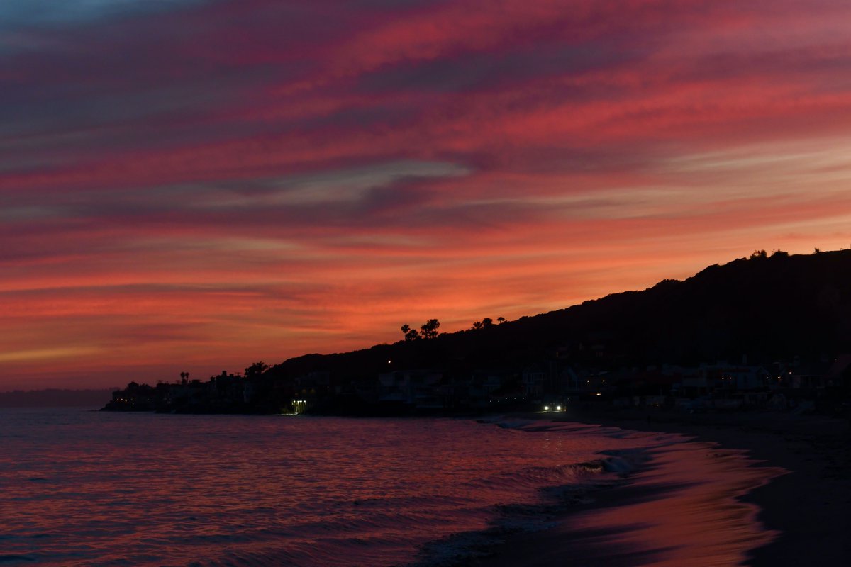 JulieEllerton's tweet photo. Flower Moon

There's no place like home.

#mydayinla #lowerpower #supermoon #supermoon2020 #FlowerMoon #rosesmoon #heavenbound #theresnoplacelikehome #theskysthelimit #fullmoon #sunset #colortherapy #spreadlove #peace #healingvibes #moonshine #malibu https://t.co/7RQW25N7Fr