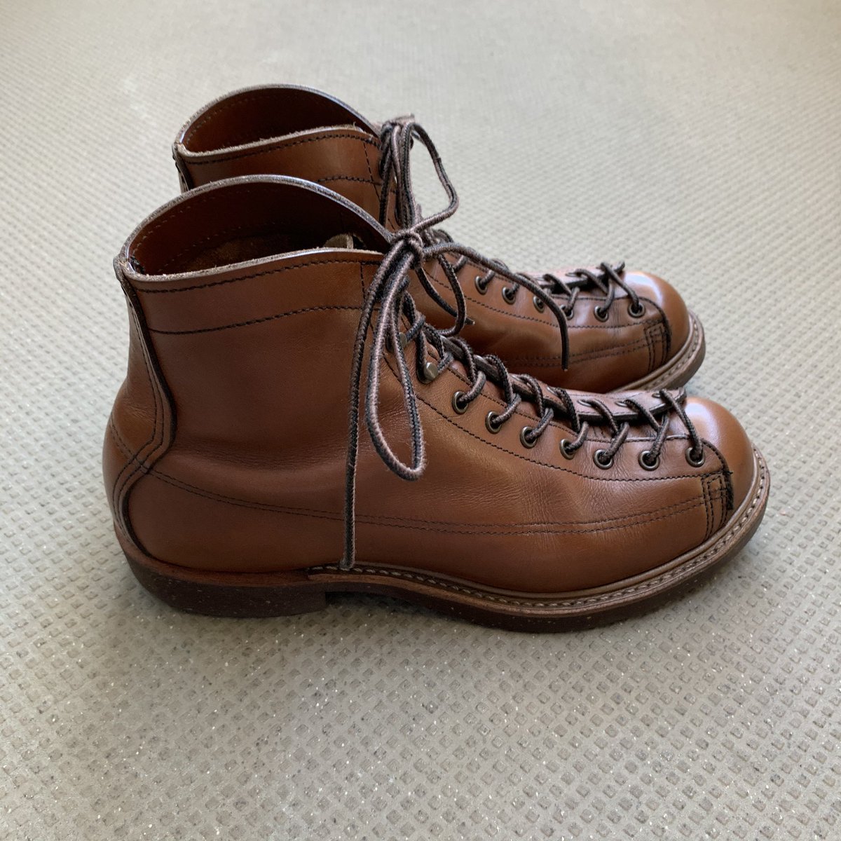 シューケア靴磨きマイスター工房 京都伊勢丹 Redwing 2996 ラインマン 高所で電線を扱う労働者 ラインマンのためのブーツ 天候問わず履くので M Mowbrayプレステージ ビーズエイジングオイル でお手入れ おうち時間 下駄箱コレクション Redwing