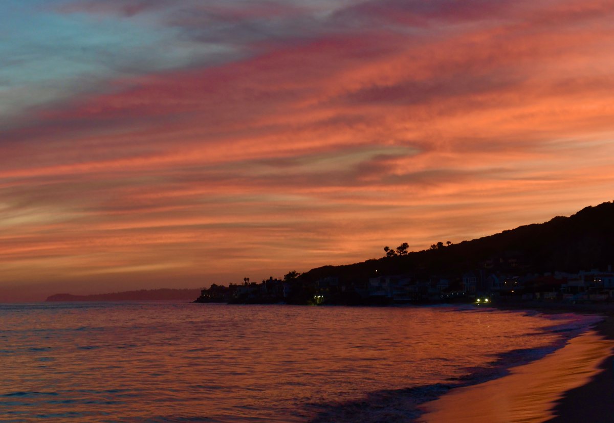 JulieEllerton's tweet photo. Flower Moon

There's no place like home.

#mydayinla #lowerpower #supermoon #supermoon2020 #FlowerMoon #rosesmoon #heavenbound #theresnoplacelikehome #theskysthelimit #fullmoon #sunset #colortherapy #spreadlove #peace #healingvibes #moonshine #malibu https://t.co/7RQW25N7Fr