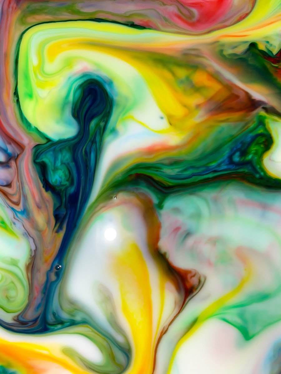 PhotographyRRHS's tweet photo. Check out Kate Switzer. For Week 4, students created abstract art. #rrisdcreates @RRHS_VisualArts @rrisdfinearts @RoundRockISD @RRHS_Principal @LaurieMolis @rrisdart @ATPI @rrhs_yearbook @rrhslib https://t.co/I7X4fEmbZC