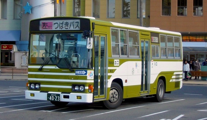 かすうどん バスヲタ 暇なので昔の写真を 08年2月 つばきバスの代走に広電バスの日野レインボーrrが入ってると情報を聞きつけて 半信半疑ながら買い物がてらソレイユに来たら本当に走っていたw 行き先はどうせ紙に書いてぶら下げている程度だろうと かすうどん バスヲタ 暇なので昔の写真を 08年2月 つばきバスの代走に広電バスの日野レインボーrrが入ってると情報を聞きつけて 半信半疑ながら買い物がてらソレイユに来たら本当に走っていたw 行き先はどうせ紙に書いてぶら下げている程度だろうと