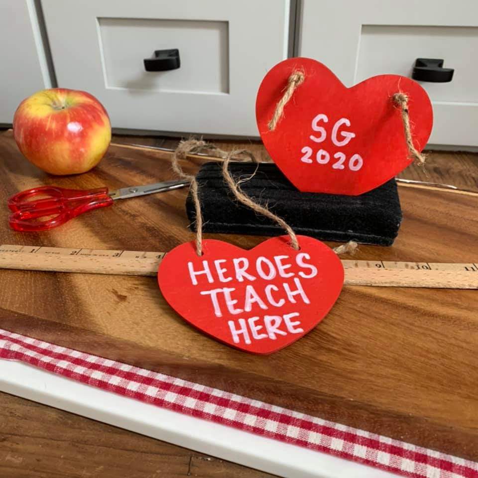 🍎Happy Teacher Appreciation Week🍎
To spread our love and gratitude on behalf of the SG community, the PTA has been hanging these hearts on the mailboxes of our teachers!  We appreciate ALL that they do! <a href="/SouthgateES/">Southgate Elementary School</a> <a href="/NorthColonieCSD/">North Colonie CSD</a> #ThankYouNCTeachers #TeacherAppreciationWeek