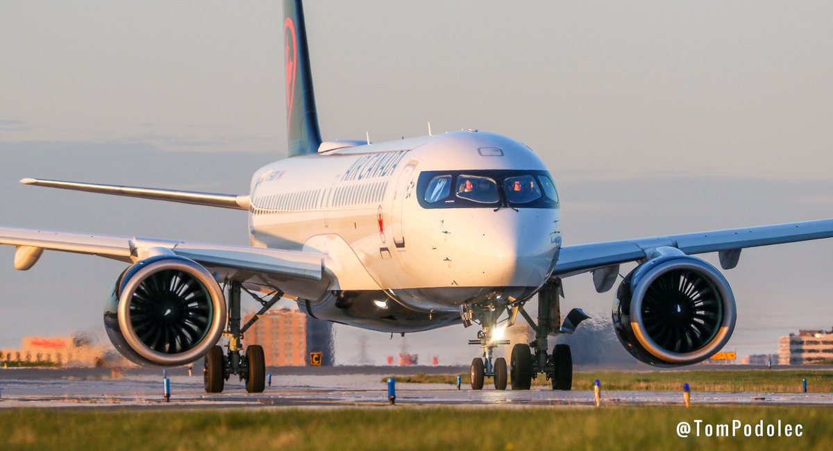 TomPodolec's tweet photo. PHOTOS Back to back Air Canada Airbus A220-300 departures from Toronto.  
#AC173 C-GROV to Edmonton
#AC155 C-GJXV to Calgary https://t.co/dwtka6lbu6