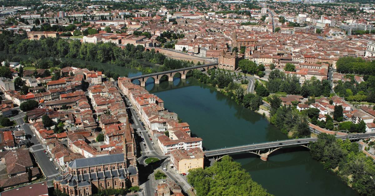 SCP-0949 fue descubierto cuando investigaban desapariciones desconocidas en la ciudad de Montauban, al sur de Francia. En una redada dentro de una casa local encontraron varias personas que habían sido sometidas a las operaciones del SCP y a él mismo.