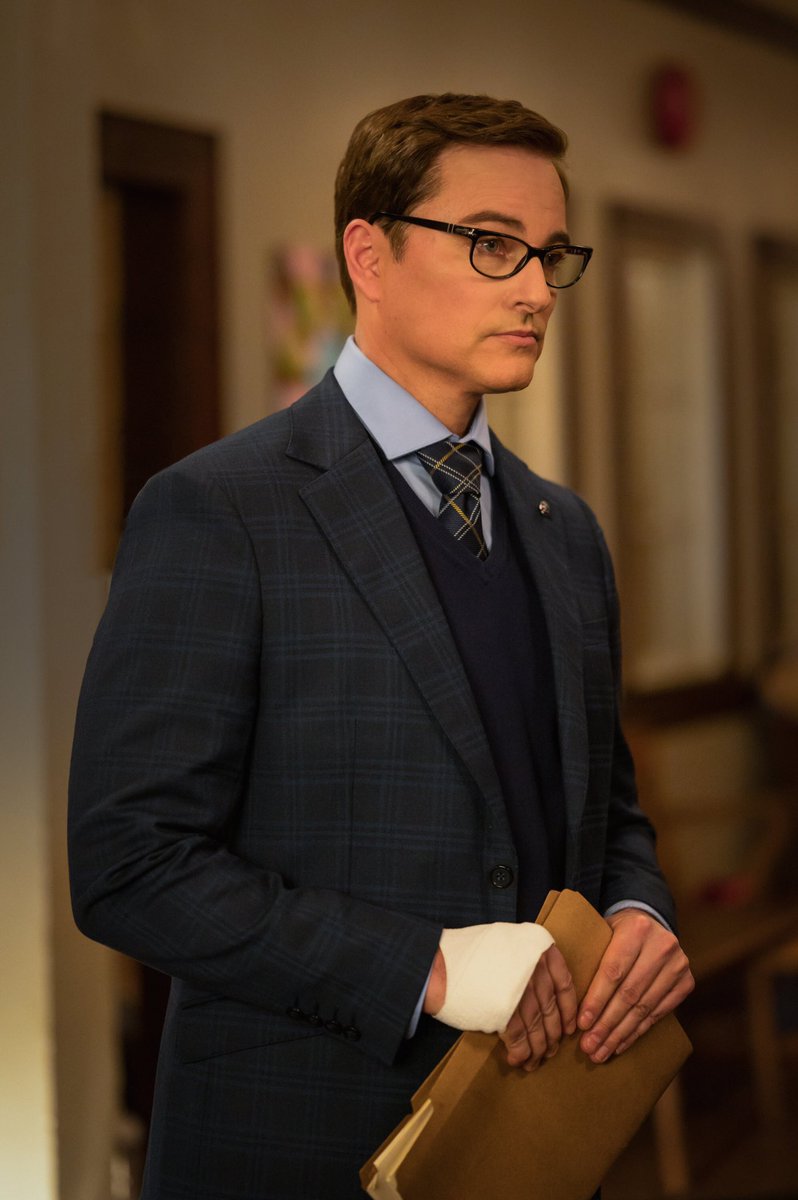madchenamick's tweet photo. I have to give a HUGE thank you to our amazing #PrincipleHoney @ActorKerrSmith for killing it in this episode ๐๐ผ He was such a trooper as we tortured him! #askmadchen #riverdale #livetweet https://t.co/WJfeijfjjA