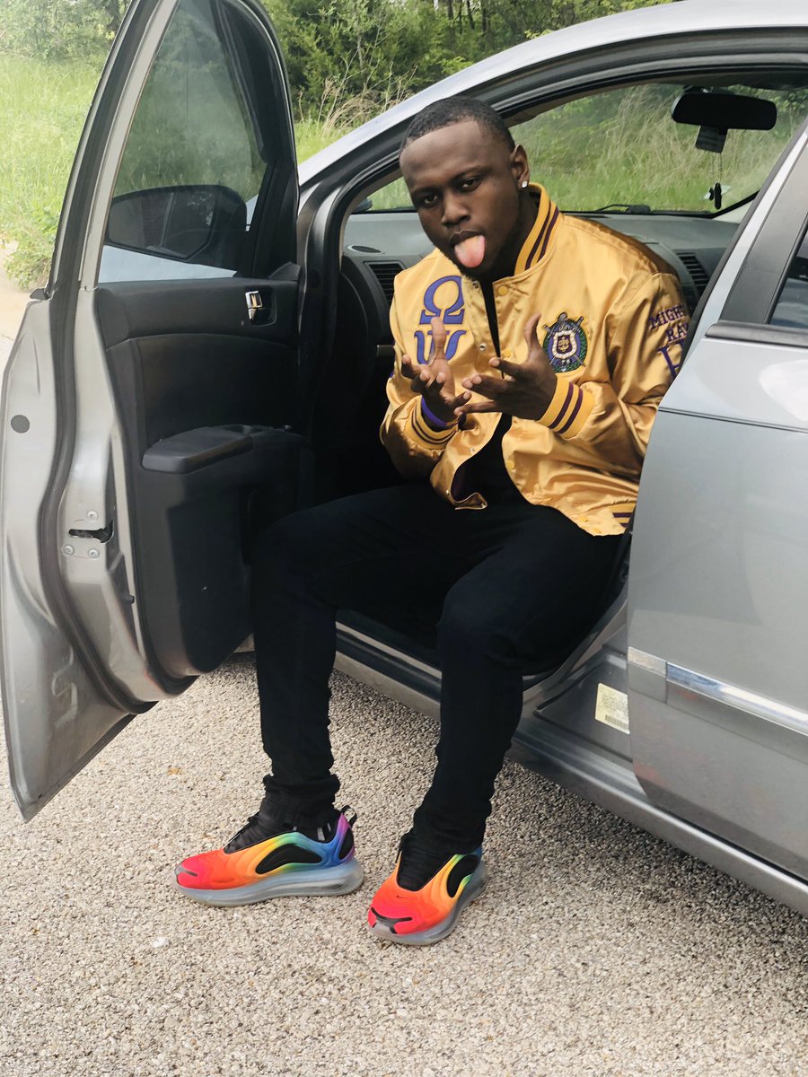 maparks22_'s tweet photo. 🗣I ain’t never worried bout what they say that they gone do to me 🙅🏾♂️ I just put in overtime ⏰ I’m doing numbers like it’s 2 of me🐶🐶 #CharterDay #LongLiveEtaSig #84Years #MotherPearl #8thD #MightyRaw https://t.co/jC7zWYE7OF