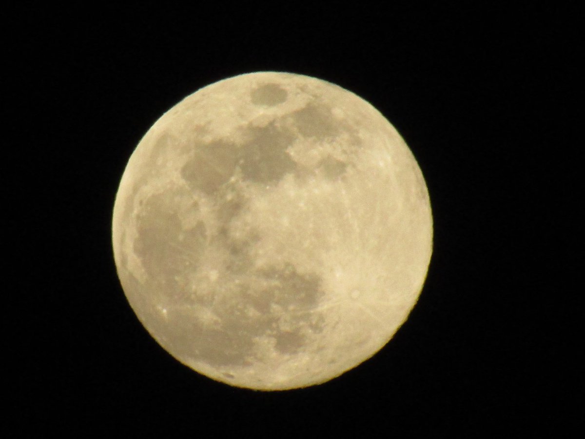 AmberNash5's tweet photo. Picture of the Full moon tonight from Altoona, Al @spann https://t.co/gtK4EycizQ