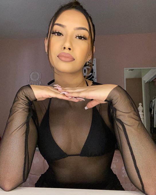 Watch Christina's leaked NSFW photo on TwXstars