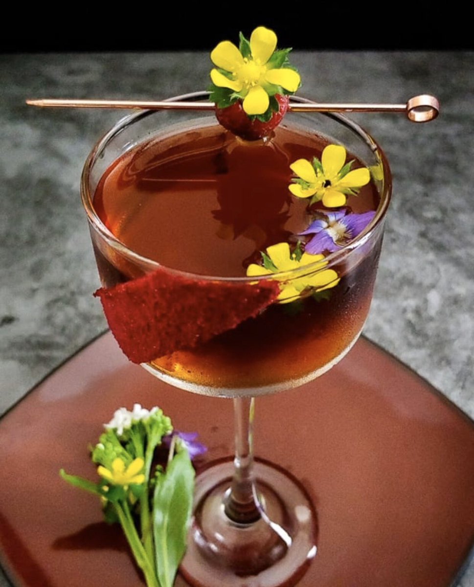 PeggyNoeStevens's tweet image. The “Fleur de Lis Manhattan” from #WhichFork? 📷: @cocktail_contessa on Instagram. Recipe: