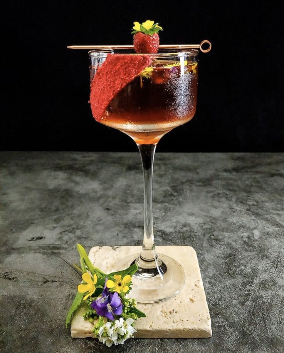 PeggyNoeStevens's tweet image. The “Fleur de Lis Manhattan” from #WhichFork? 📷: @cocktail_contessa on Instagram. Recipe: