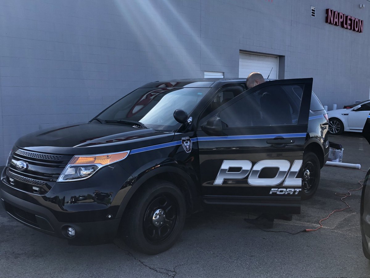 Sarahsaurus87's tweet photo. My big brother gave my reserve car a Flu Shot today at Napleton Kia of Fishers. The interior is completely disinfected with an antimicrobial spray, and he’s doing this for free for all first responders. So thankful for his support 🖤💙🖤 https://t.co/4i146T2sQD